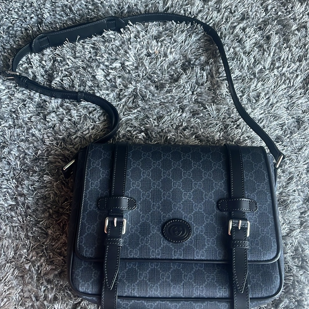 GUCCI GG supreme small messenger bag - Picture 4 of 7